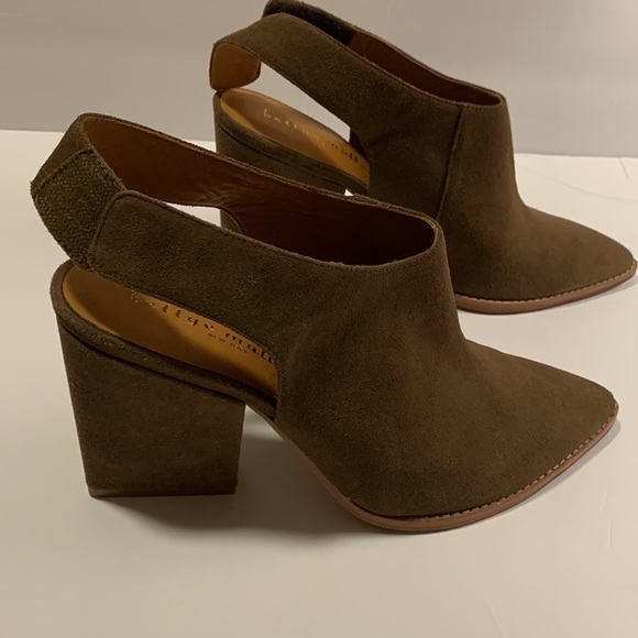𝅺BETTYE Muller Olive Green Suede Heeled Booties Sling Back size 10M - Picture 5 of 17